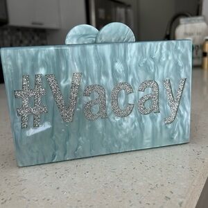 A fashion and cute cartera de mano . Lets go to #Vacay 🤩